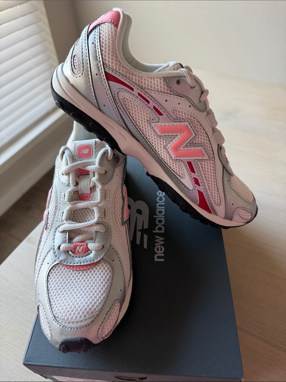 New Balance 204L White and Pink Women's Sneakers